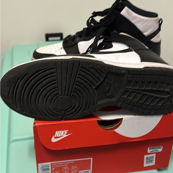 Men’s Jordan 1 Retro Hightop - Picture 2 of 3